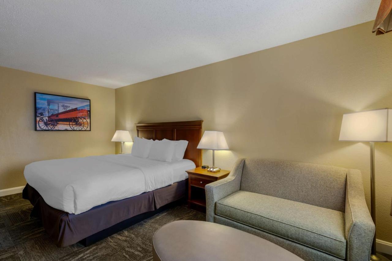 Best Western Plus Wooster Hotel & Conference Center Esterno foto